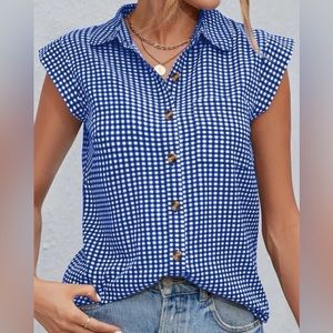 Women’s shirt sleeveless with pocket blue /white. 8/10 Large NWT